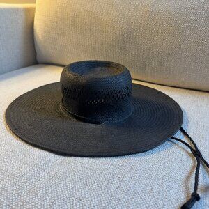 NWT!! Never worn Madewell black sun hat with a flat top and wide brim